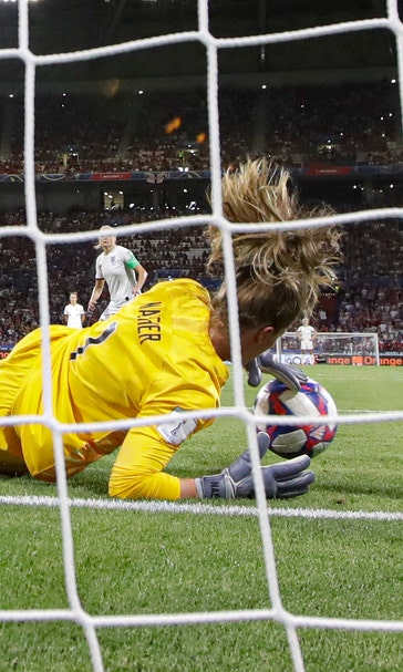Naeher emerges from Solo's shadow with a smashing save